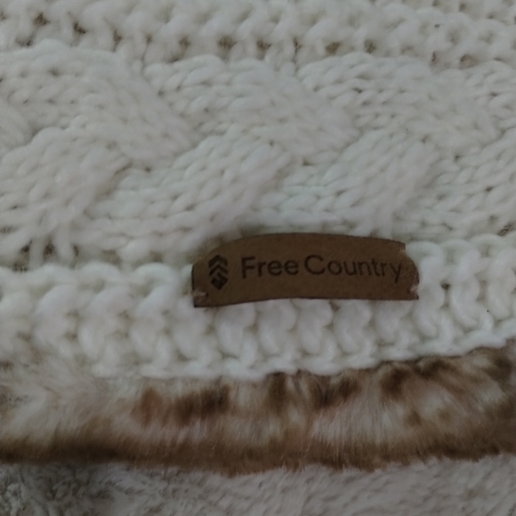 Free country Faux Far Neck Scarf - Picture 12 of 17